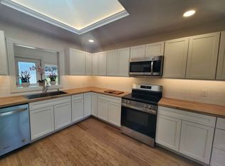 24 Malvern Ln, Stony Brook, NY 11790