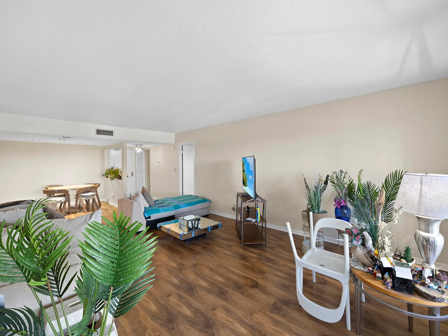 2 bed, 2.0 bath, 1250 sqft, $2,200 — Photo 4