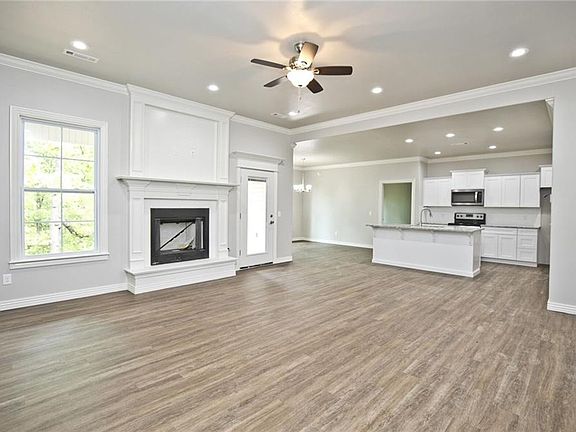 2nd image of 18 W Elvendon Dr