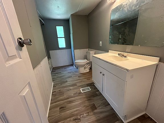 3rd image of 42-127 Scarlet Dr