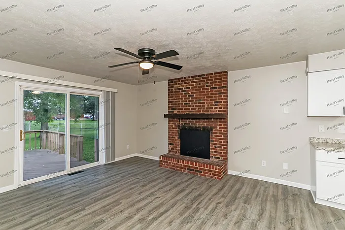 891 Clearfield Ln — Photo 4