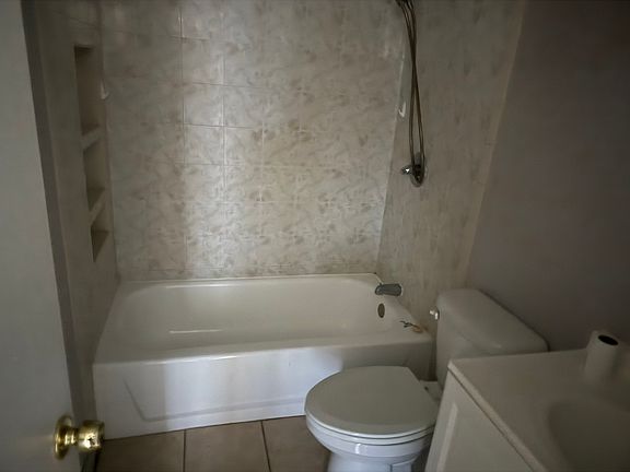 4th image of 1950 Paine Ave APT 36