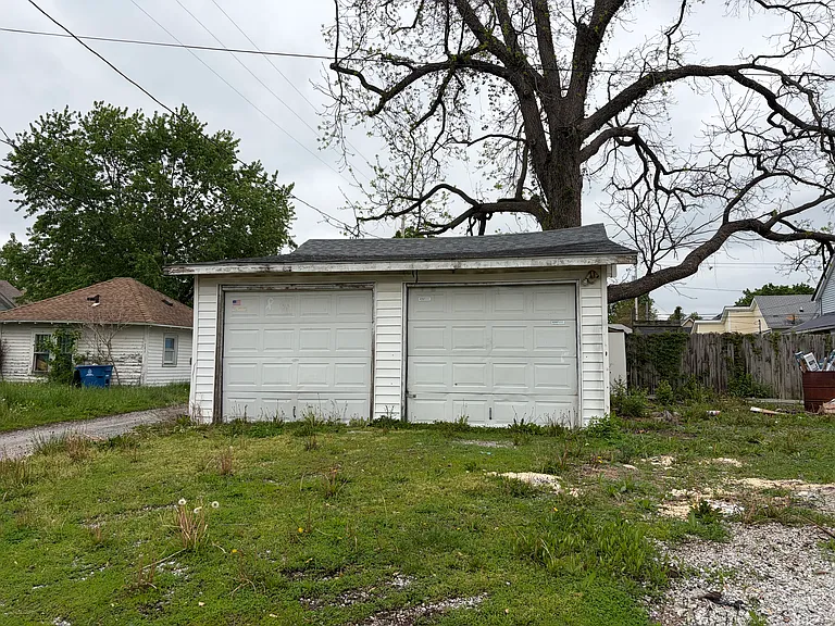 205 N F St — Photo 15