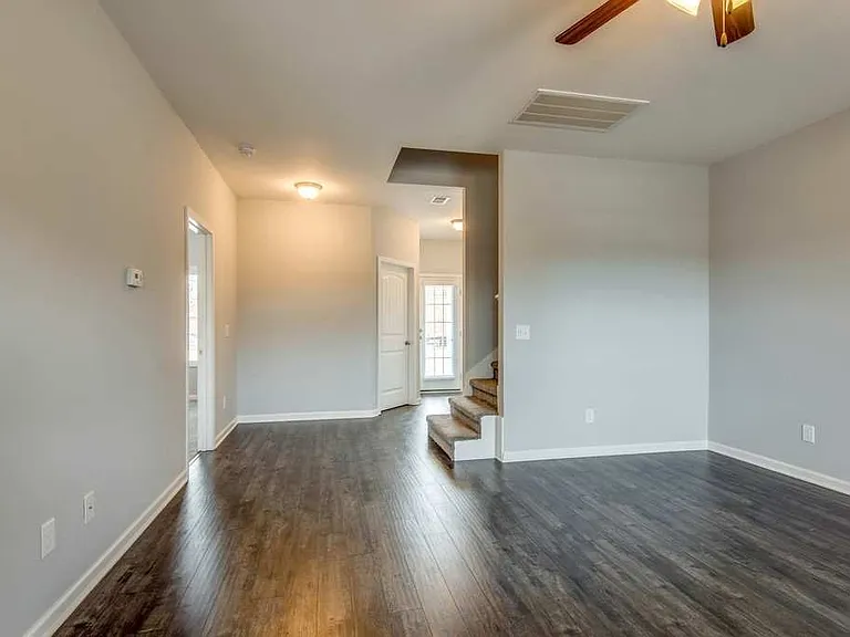 7403 Marisa Way — Photo 5