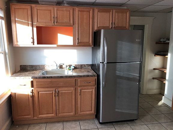 3rd image of 69 Fairfield St