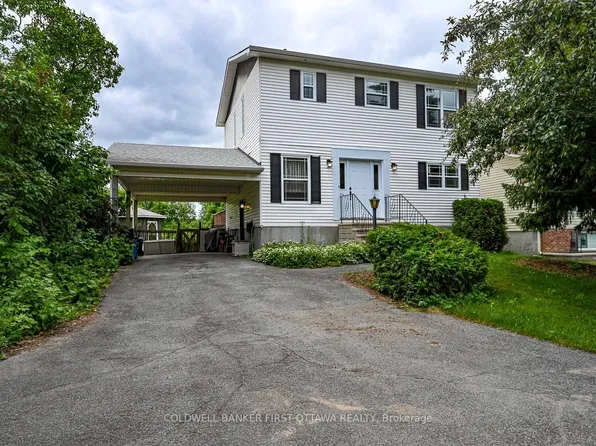 22 Poole Creek Cres, Ottawa, ON K2S 1T6