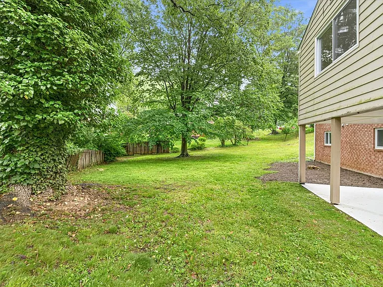 8624 Parliament Dr — Photo 43