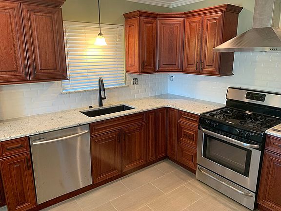 3rd image of 21641 Winshall St