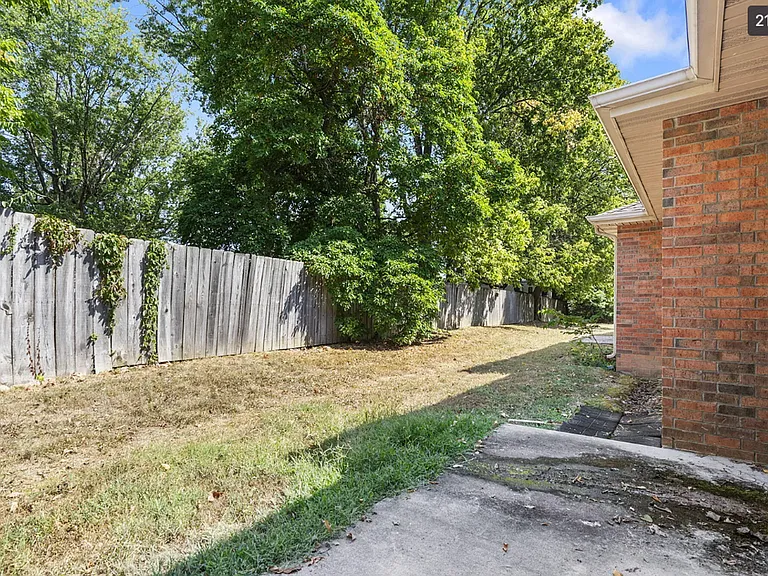 2301 W Bridlewood Trl — Photo 3