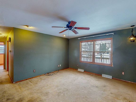 5th image of 654 Roosevelt Ave