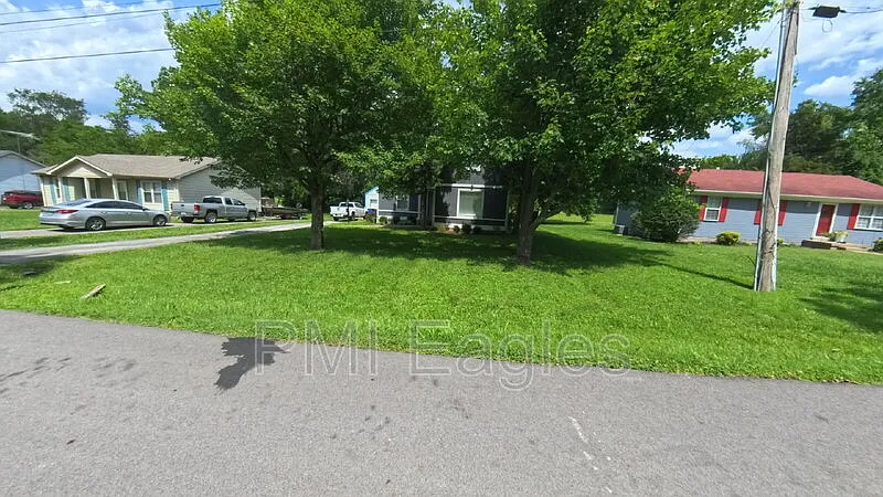 3 bed, 2.0 bath, 1400 sqft, $1,800 — Photo 3