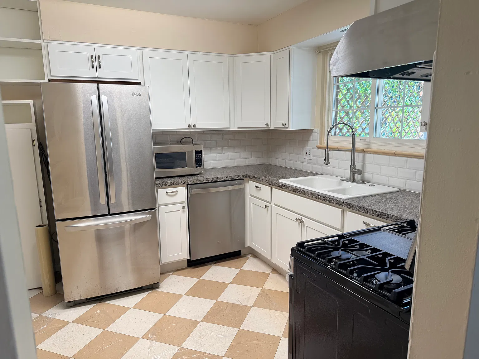 4 bed, 1776 sqft, $3,350 — Photo 4