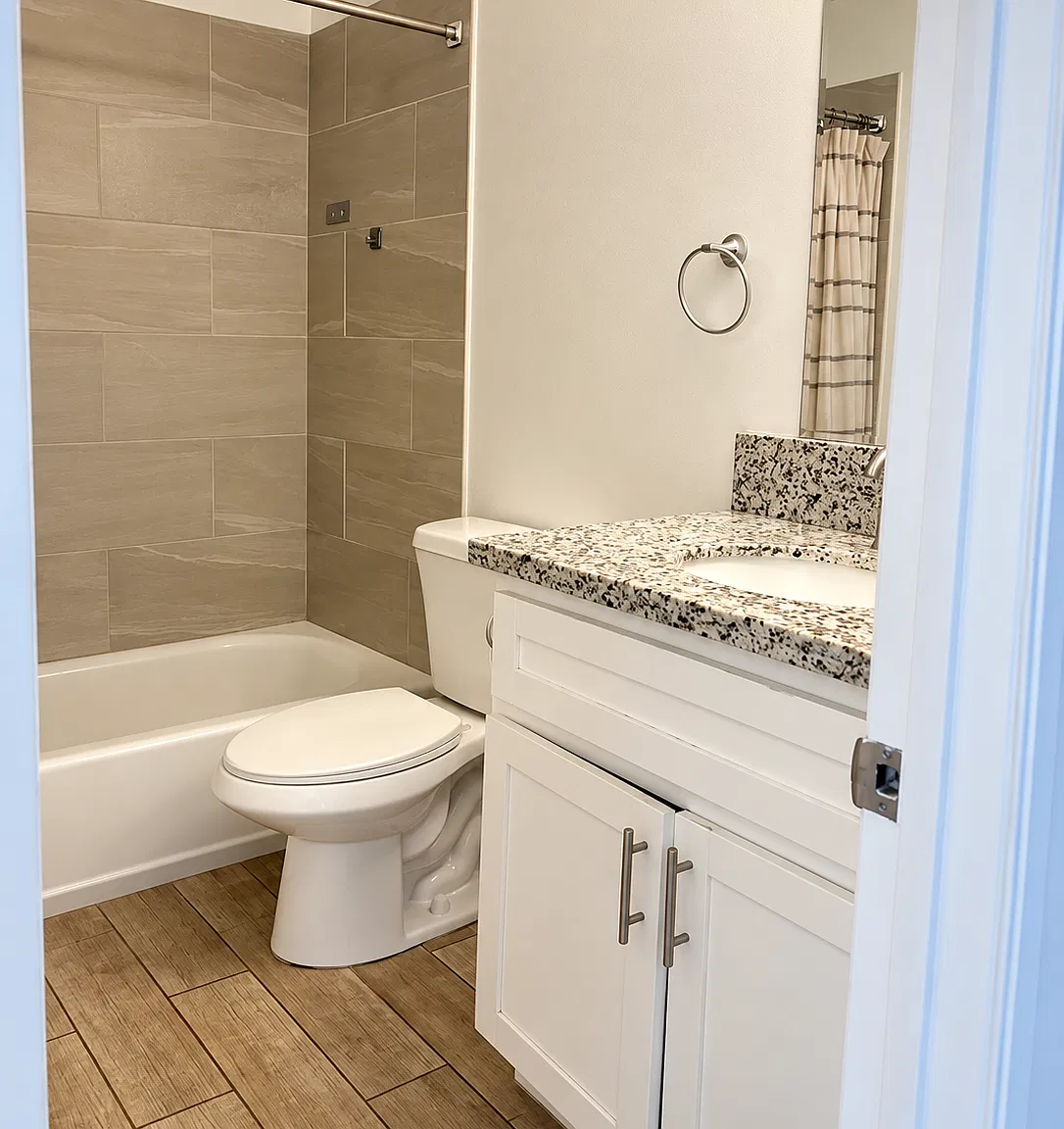 2711 Hollyhock Ln — Photo 4