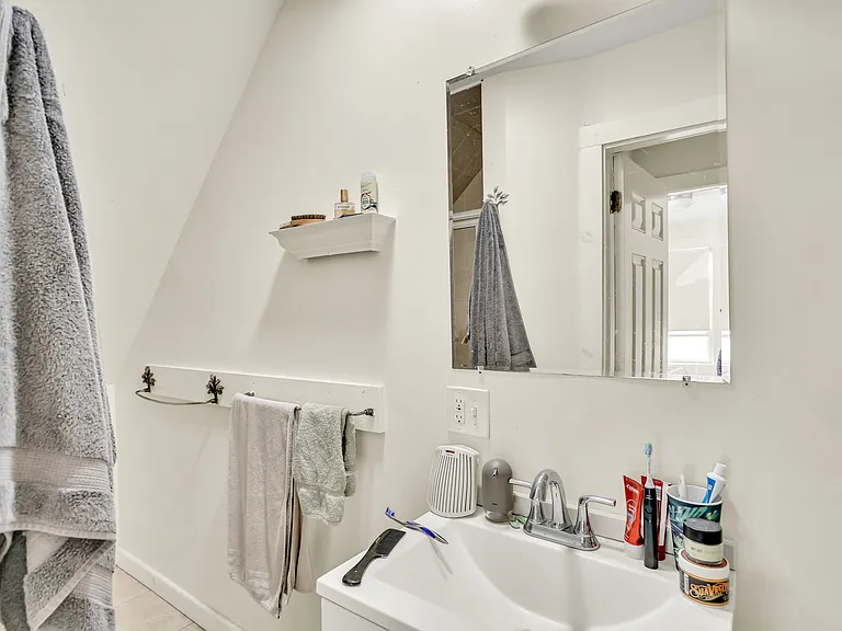 20 Ashford St #20 — Photo 6
