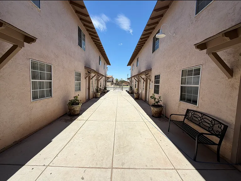 481 W Commercial Ave — Photo 2