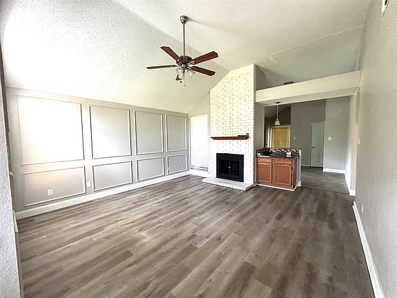 4th image of 8625 Douglas Ave