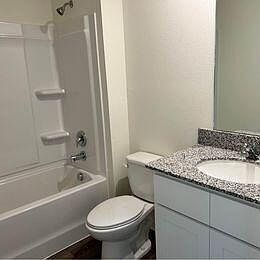 5th image of 1808 Grand Ridge St