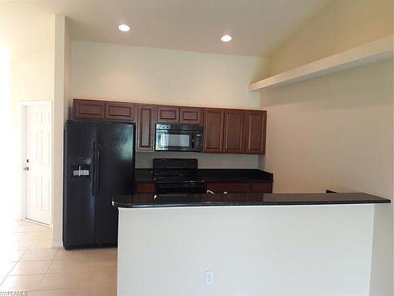 4th image of 115 SE 12th Ter