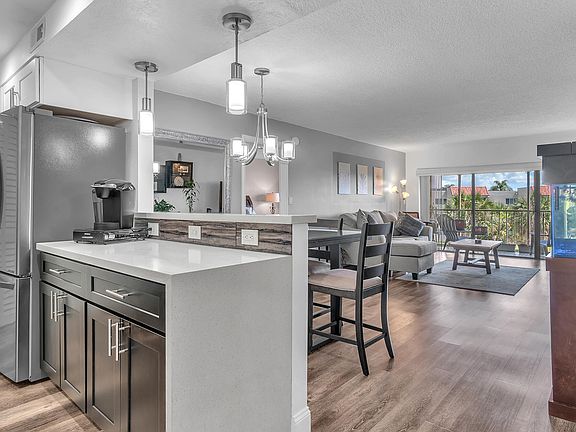 4th image of 230 Lakeview Drive #307