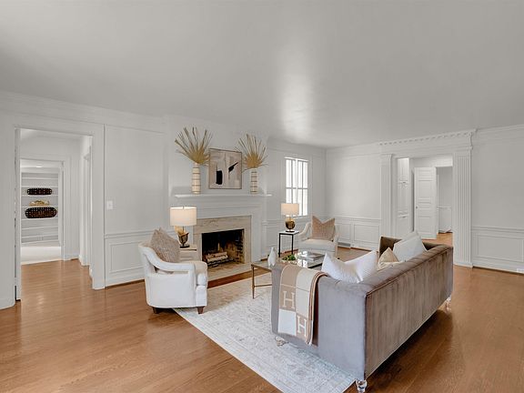 3rd image of 723 Hampton Hill Rd