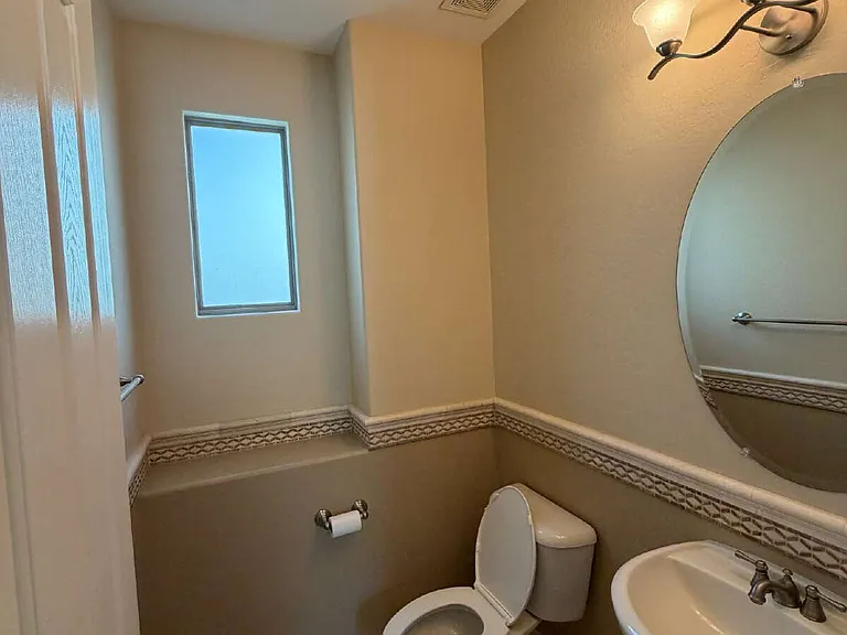 5621 E Adrian Ave — Photo 8