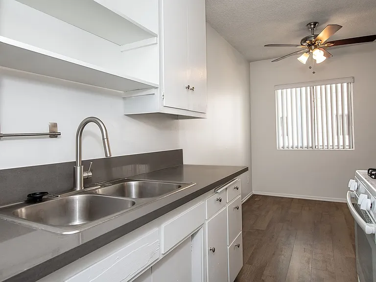 1268 Mariposa St — Photo 38