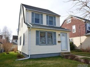 78 Harvard St, Williston Park, NY 11596