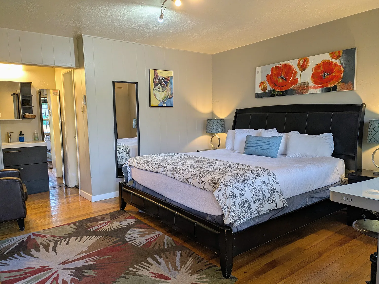 Studio, 300 sqft, $900 — Photo 2