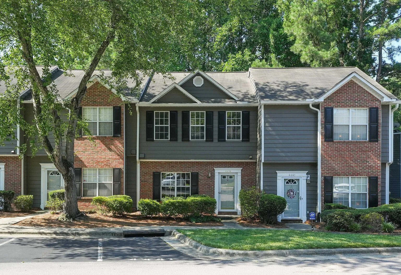 2 bed, 2.5 bath, 1320 sqft, $1,750 — Photo 1