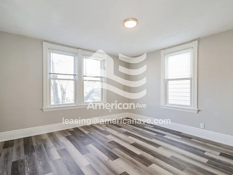 188577_002_wm_-_living_room_13330382.jpg