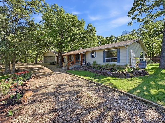 4th image of 301 Kiowa Dr E