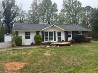 1003 Osborne Sunset Dr, North Wilkesboro, NC 28659