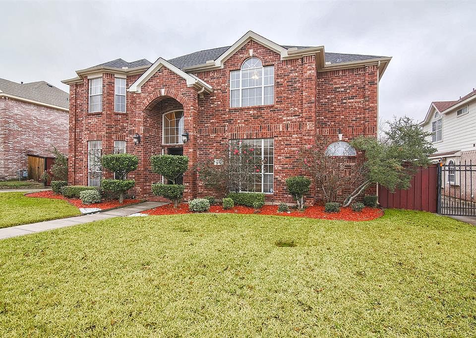 1st image of 221 Laurel Springs Dr