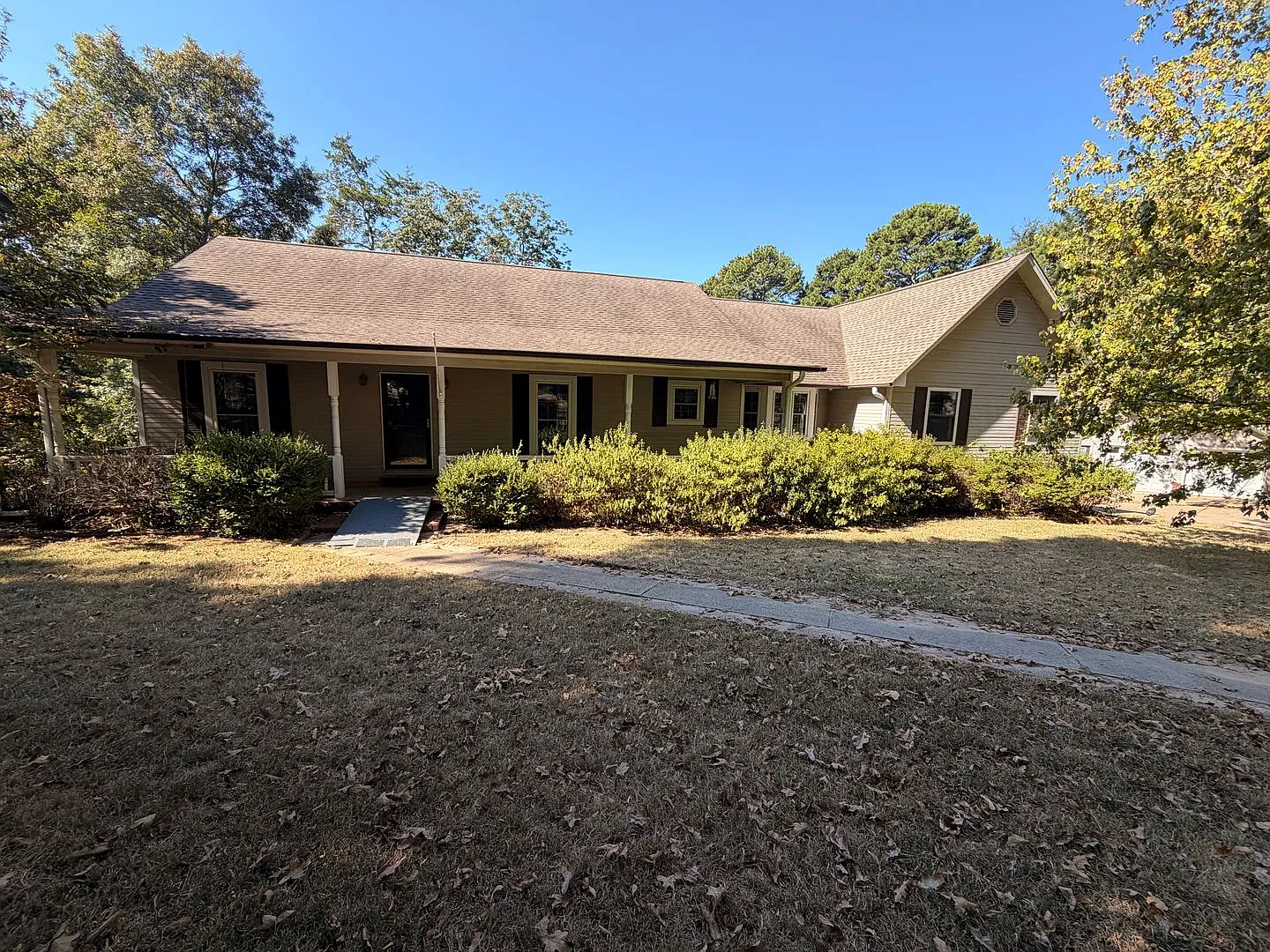Discover this well-maintained 3-bedroom, 2-bath home in Russellville, AR — Photo 1