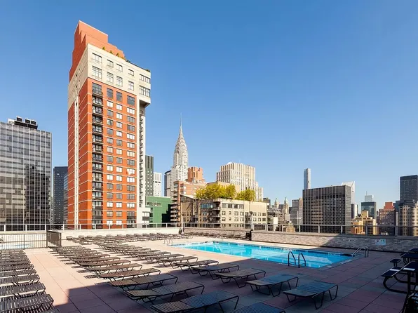 300 East 40th Street image 3 of 7