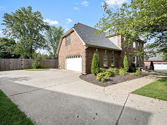 2nd image of 212 Comer Cir