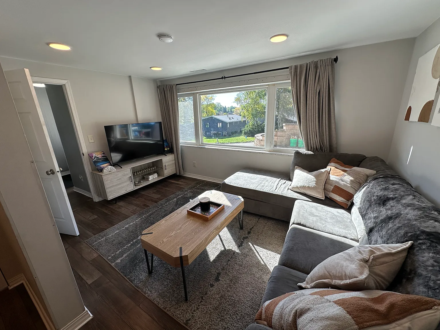 4 bed, 2300 sqft, $2,950 — Photo 4