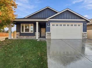 2704 N Summerbrook Ave, Meridian, ID 83646