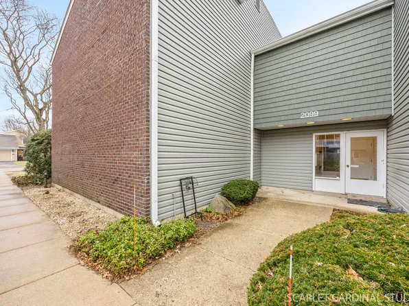 2099 Creekside Dr #1, Wheaton, IL 60189