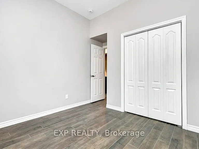 340 Queen Mary St #B — Photo 20