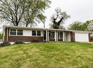 1915 Aqueduct Dr, Florissant, MO 63033