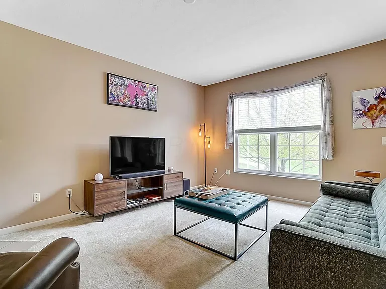 728 Spring Valley Dr — Photo 17