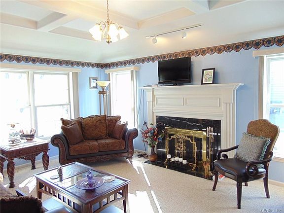 5th image of 32 Chippenham Dr