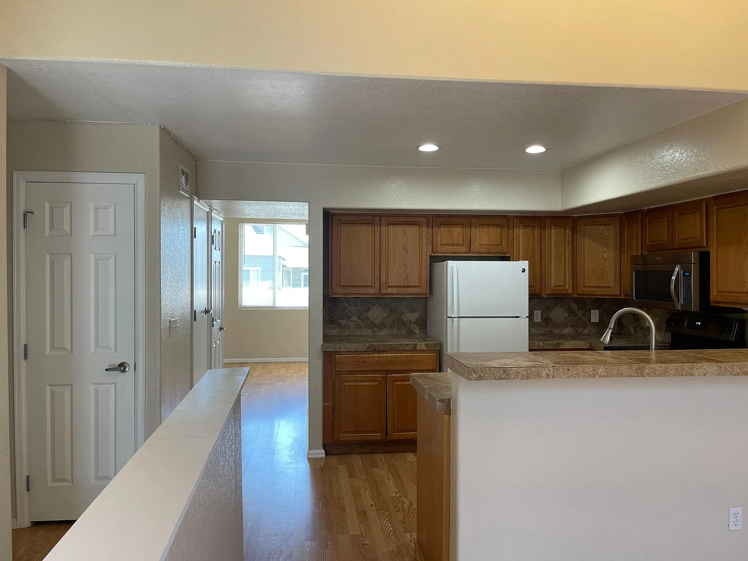 2 bed, 1211 sqft, $2,000 — Photo 3