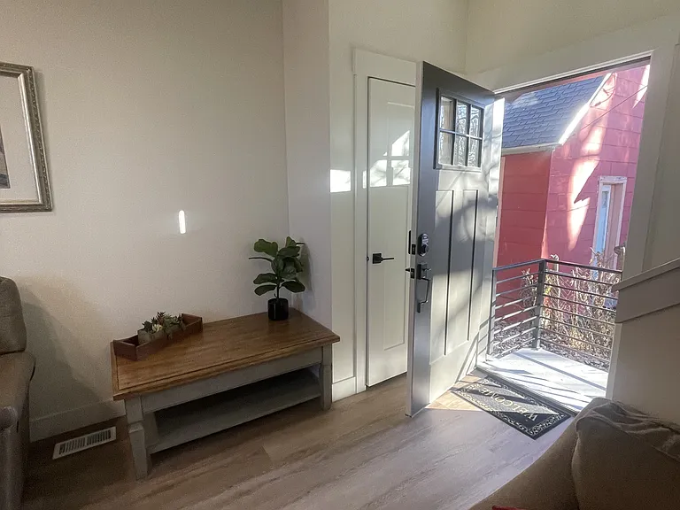2233 Jefferson Ave #3 — Photo 7