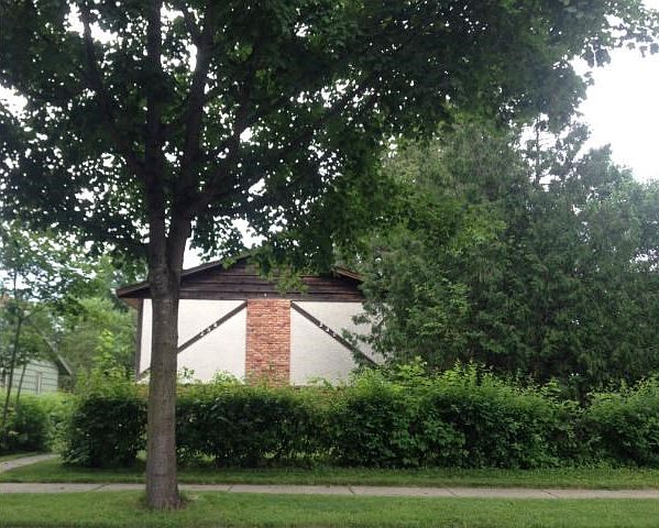 1st image of 238 12th Ave N