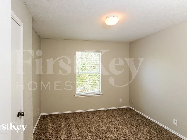 131 Hampton Bnd — Photo 11