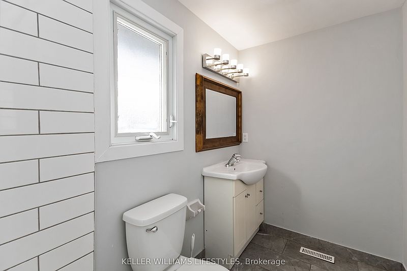 London Townhouse for rent - 3 Bedrooms — photo 22