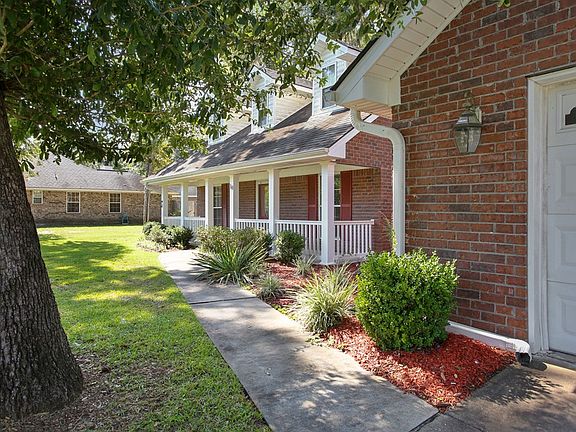 4th image of 10 Baywood Ln