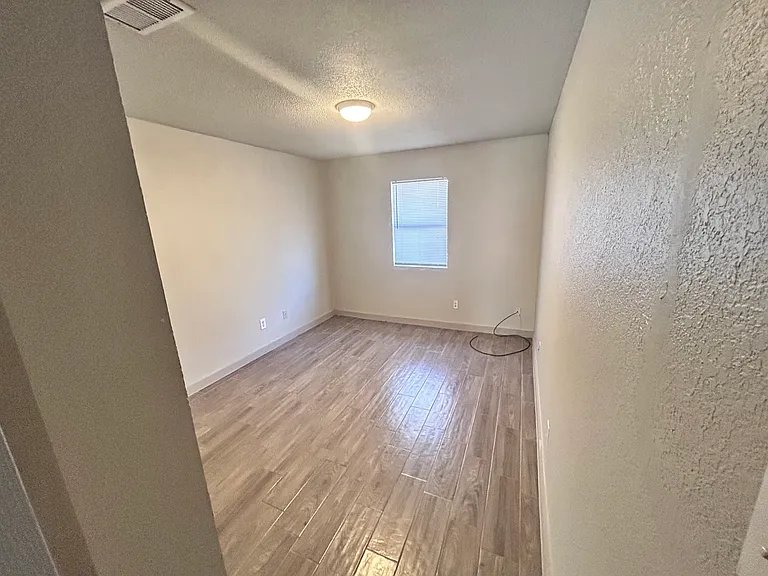 5001 Greenlee Dr — Photo 8